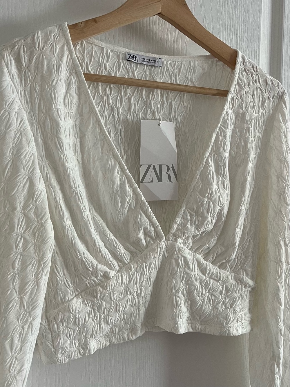 Zara White Textured V-Neck Cropped Blouse Large - Picture 4 of 10